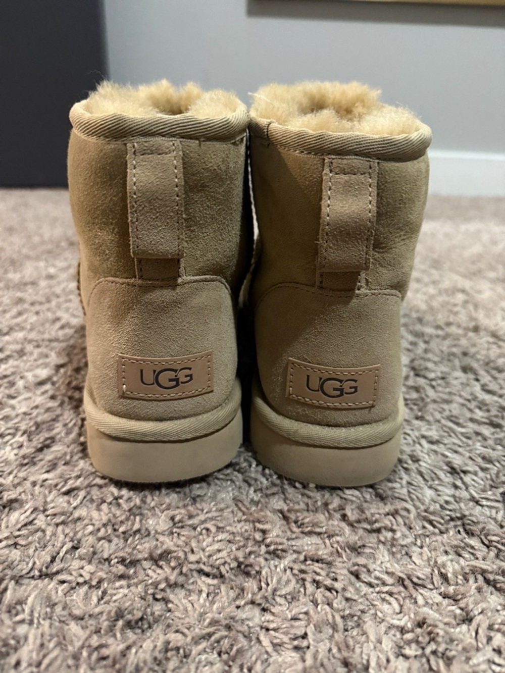 UGG classic Mini II Genuine shearling lined Boot in Mustard Seed size 7m